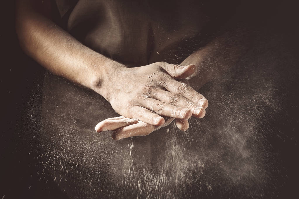 Ręce, klaszcze z mąki - Zdjęcie, obraz