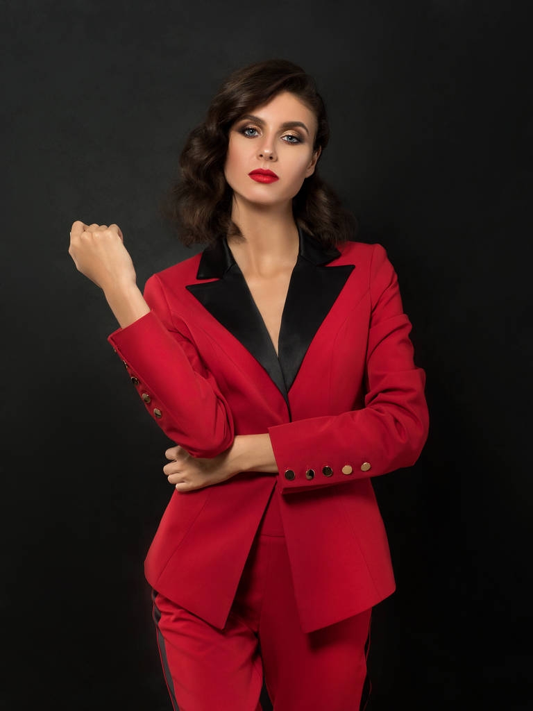 Młoda, piękna kobieta, noszenie czerwony garnitur - Zdjęcie, obraz