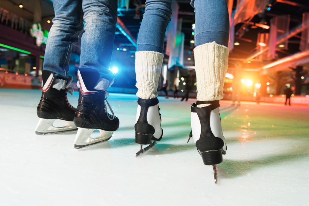 низкая часть пары на коньках катание на катке
 - Фото, изображение