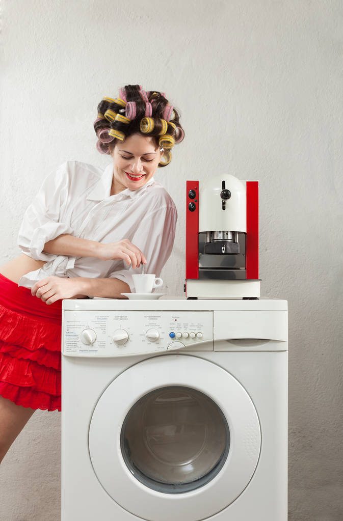 retrato de mulher bonita na lavanderia
 - Foto, Imagem