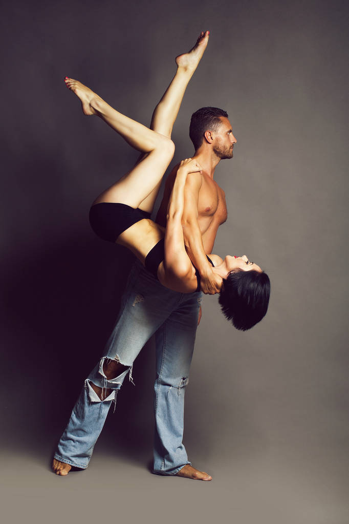 sexy giovane coppia ballare in studio
 - Foto, immagini