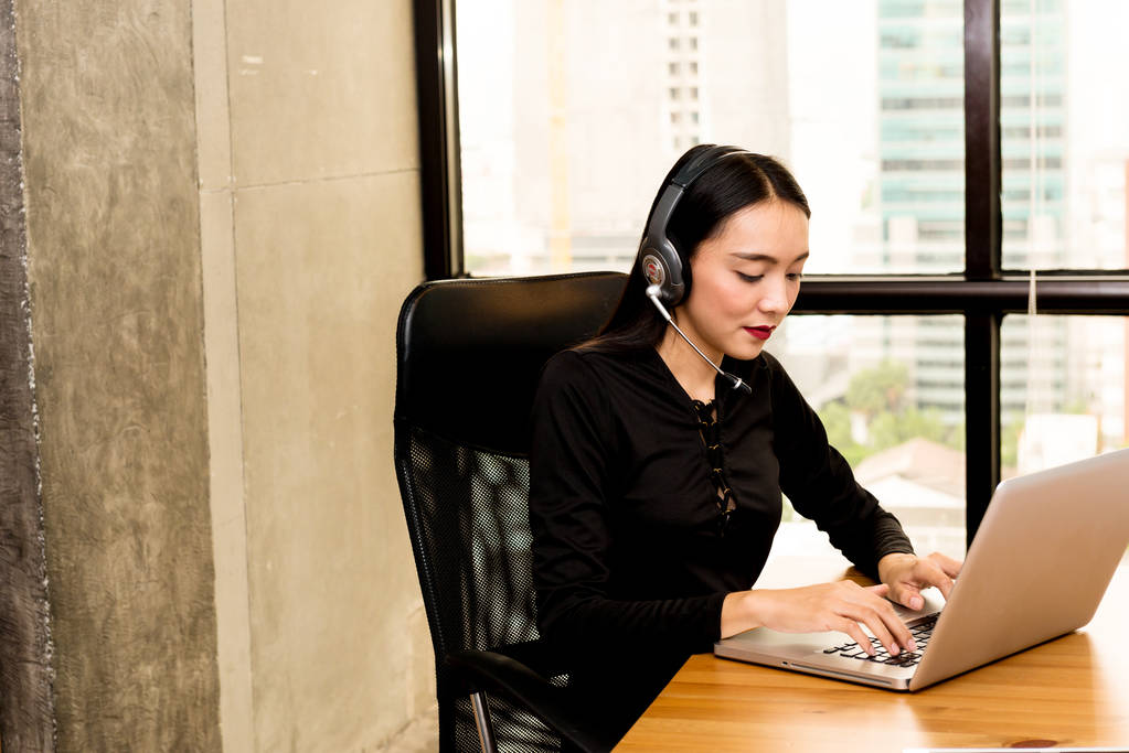 Будущая женщина бизнес-лидер концепции. Молодой азиатский бизнес
 - Фото, изображение