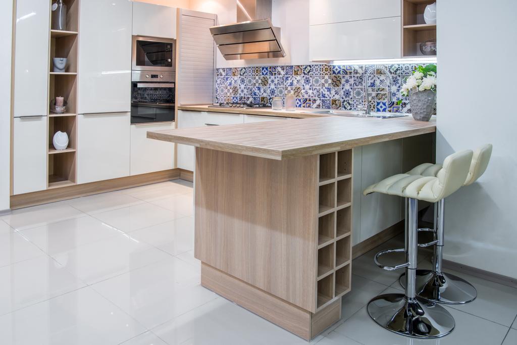 kodikas moderni keittiö sisustus huonekaluilla
 - Valokuva, kuva