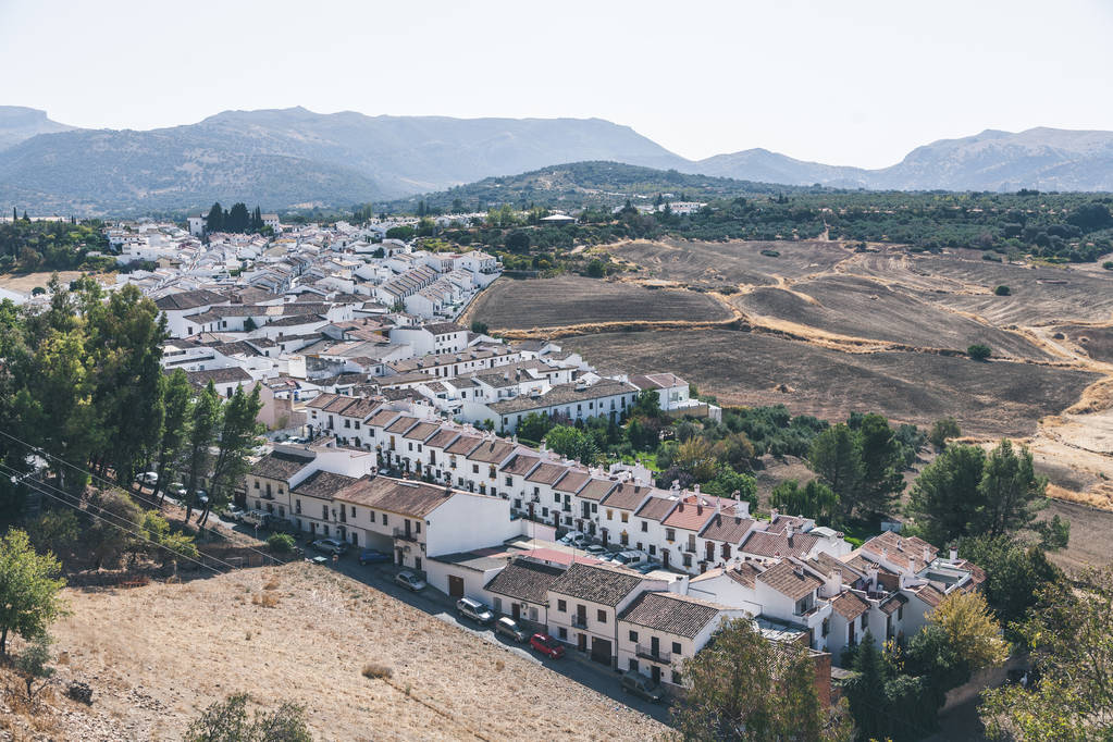 vista panorámica del paisaje español con colinas y edificios
 - Foto, Imagen