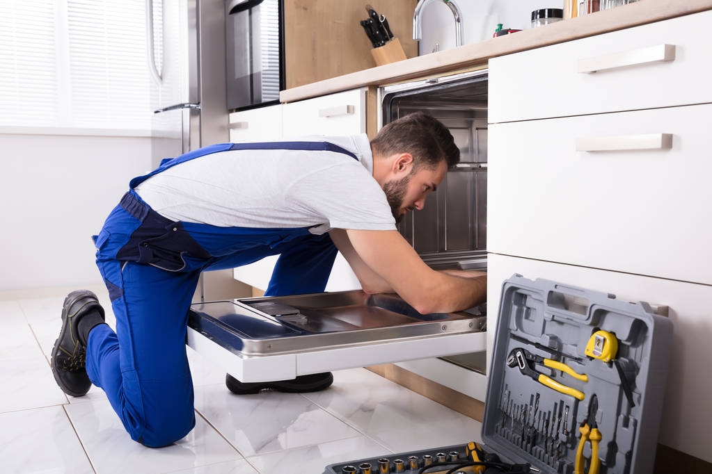 Технический ремонтник посудомоечной машины
 - Фото, изображение