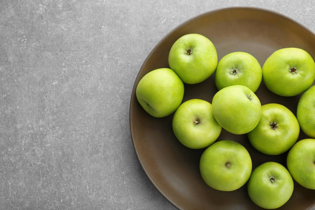 Свежие зеленые яблоки
 - Фото, изображение