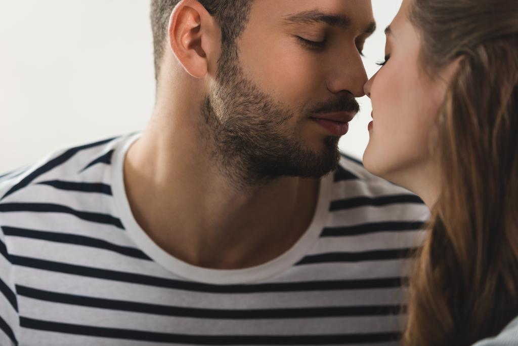 tutkulu genç çift öpüşme yakın çekim shot - Fotoğraf, Görsel