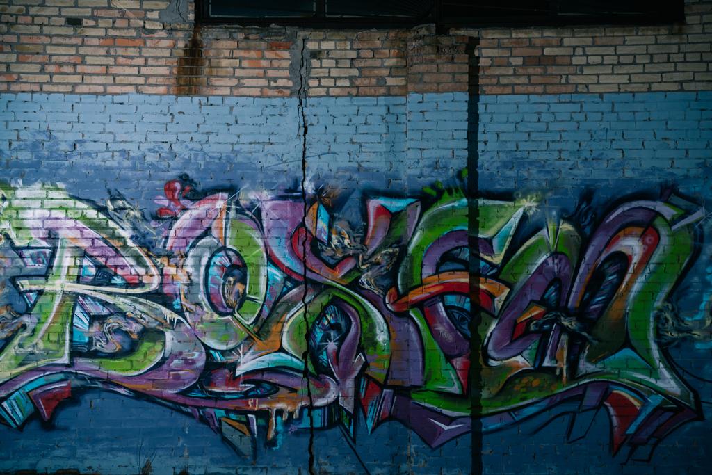 граффити "коробка вентилятор" на стене в городе, стрит-арт
  - Фото, изображение