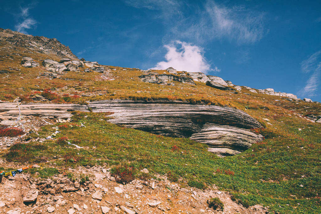 bela paisagem montanhosa com enormes rochas no Himalaia indiano, Rohtang Pass
 - Foto, Imagem