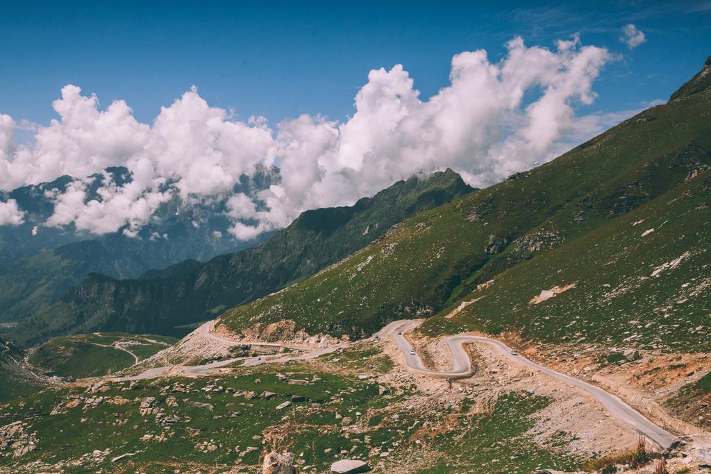 güzel manzaralı dağ manzarası ile Hint Himalayalar, Rohtang Pass yolda - Fotoğraf, Görsel