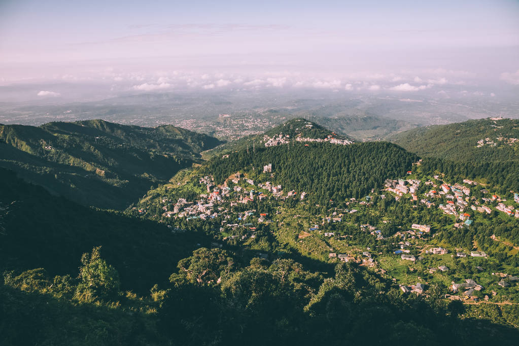 szép festői táj a hegyi falu, indiai Himalája, Dharamsala, Baksu - Fotó, kép