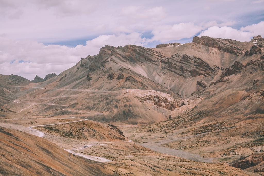 величественный горный ландшафт в Индийских Гималаях, Ладакхская область
 - Фото, изображение