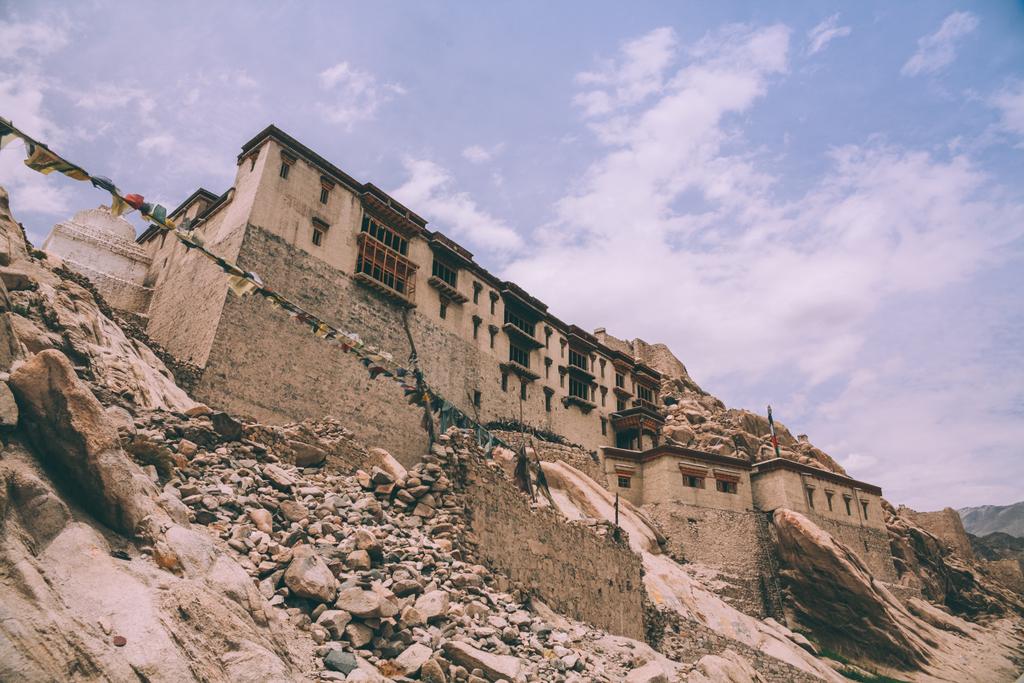 flache Ansicht traditioneller Architektur im indischen Himalaya, leh - Foto, Bild