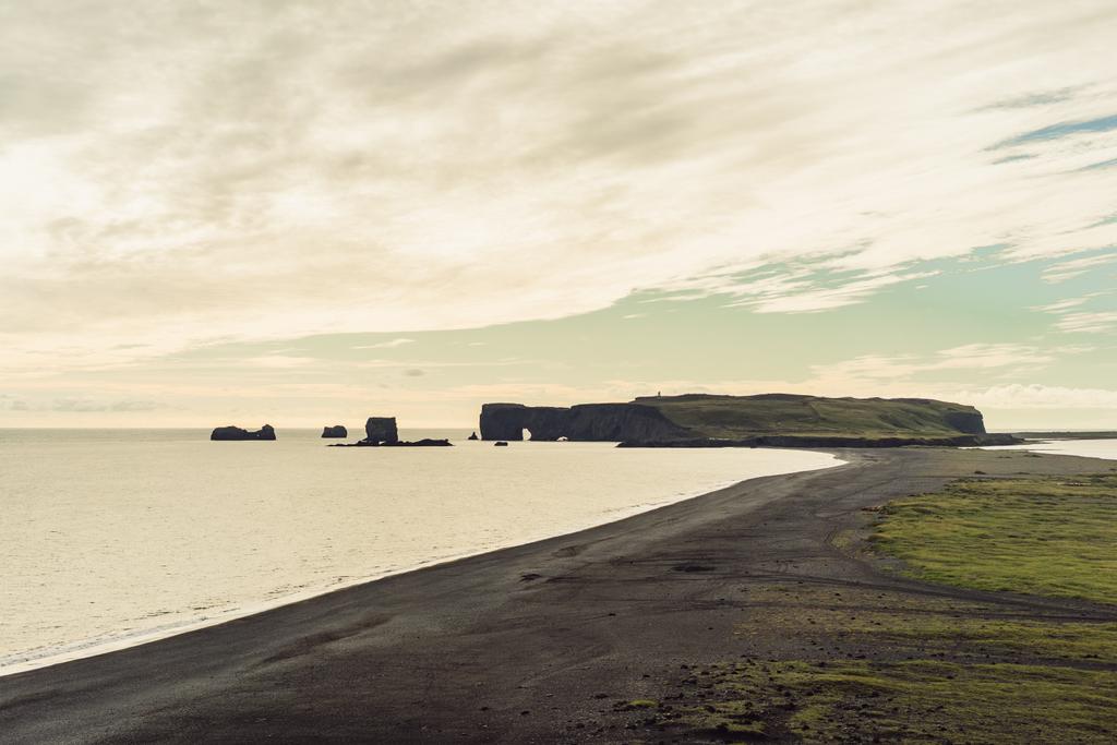 hermoso paisaje con la costa escénica en Islandia
 - Foto, imagen