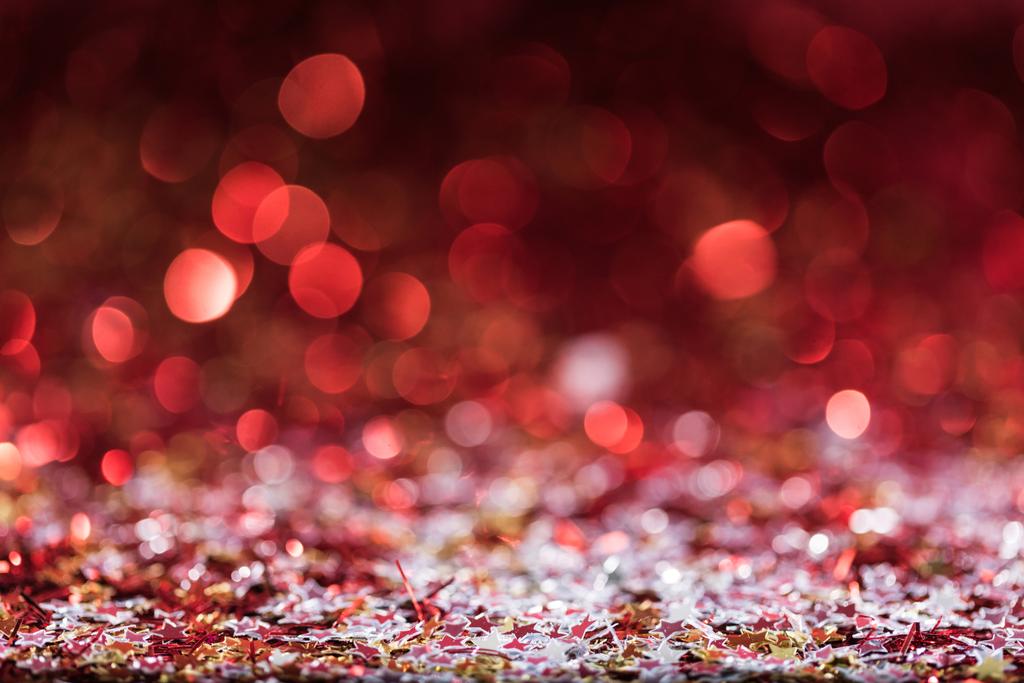 Рождественский фон с красными яркими конфетти звезд
 - Фото, изображение