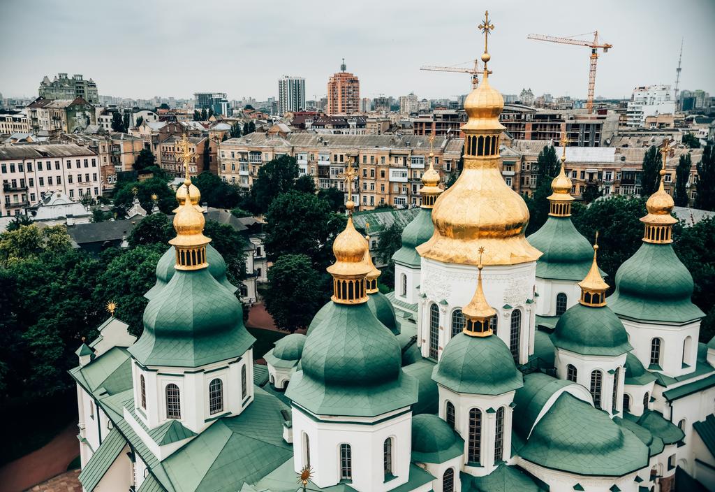 a légi felvétel a Kiev Pechersk Lavra egyház ellen a gyönyörű város, Ukrajna - Fotó, kép