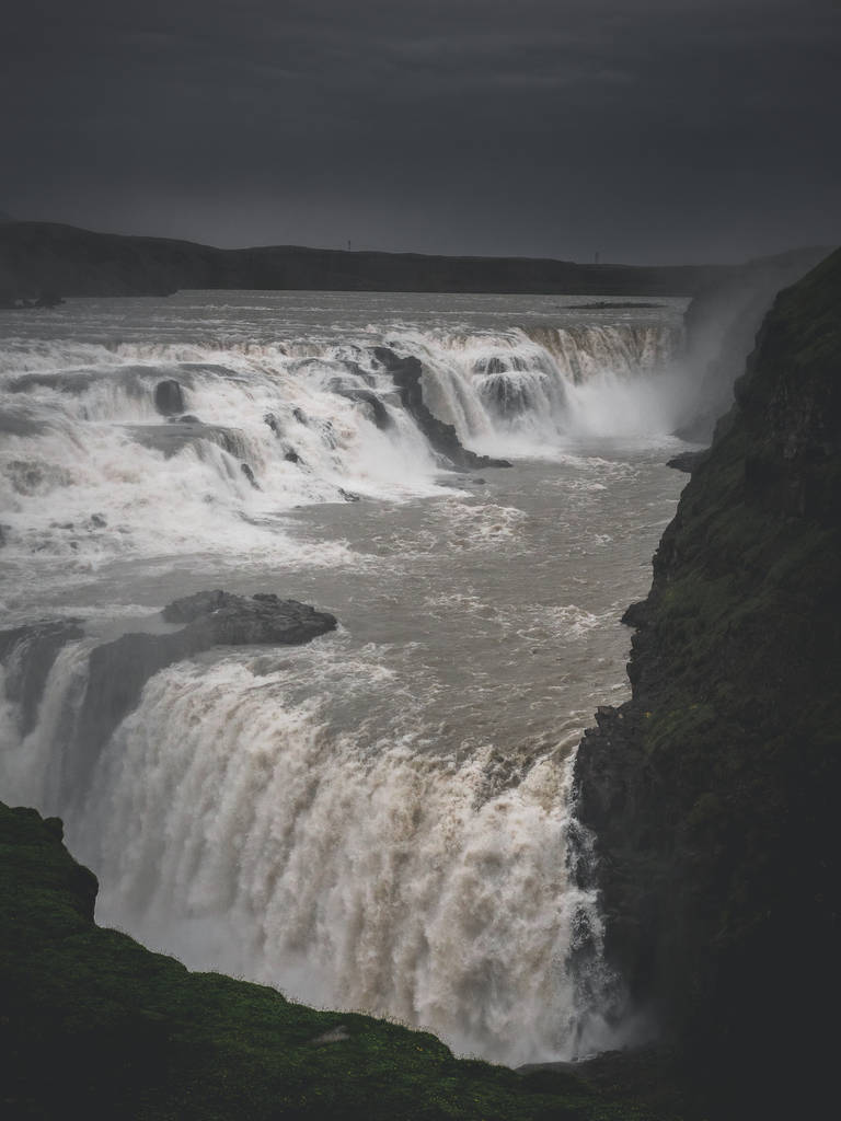 краєвид з великим величний Гульфосс водоспадом в горах, Ісландія - Фото, зображення