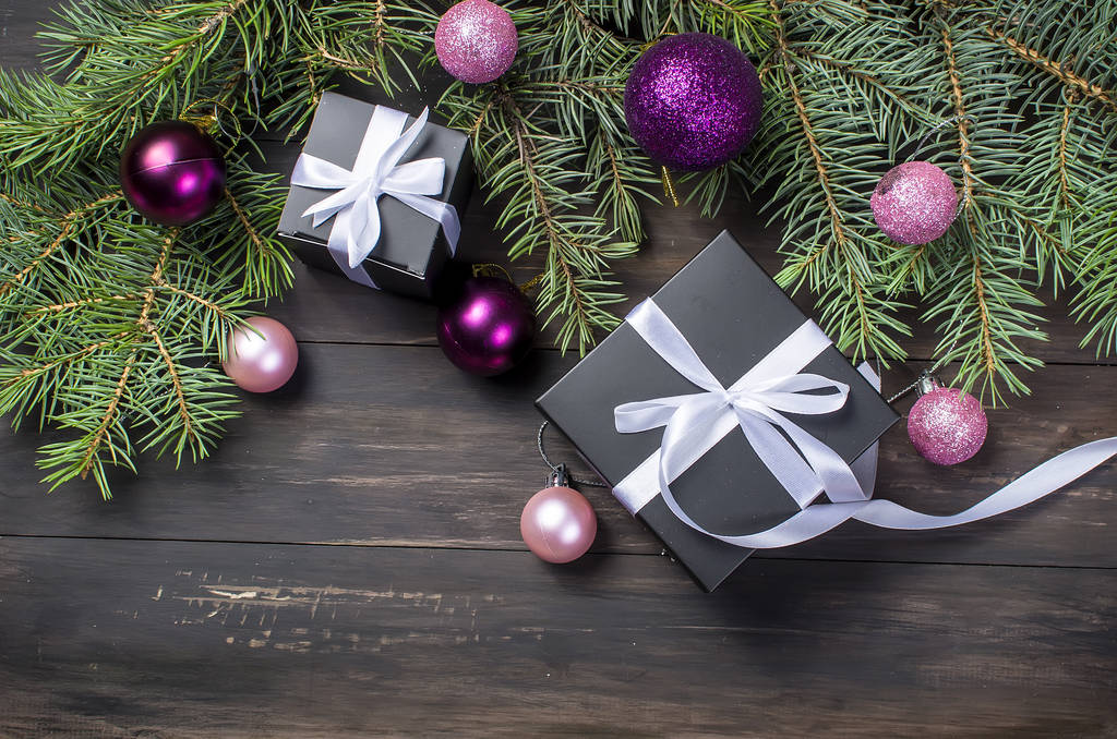 Czarne pudełko na prezent Boże Narodzenie i biała wstążka - Zdjęcie, obraz