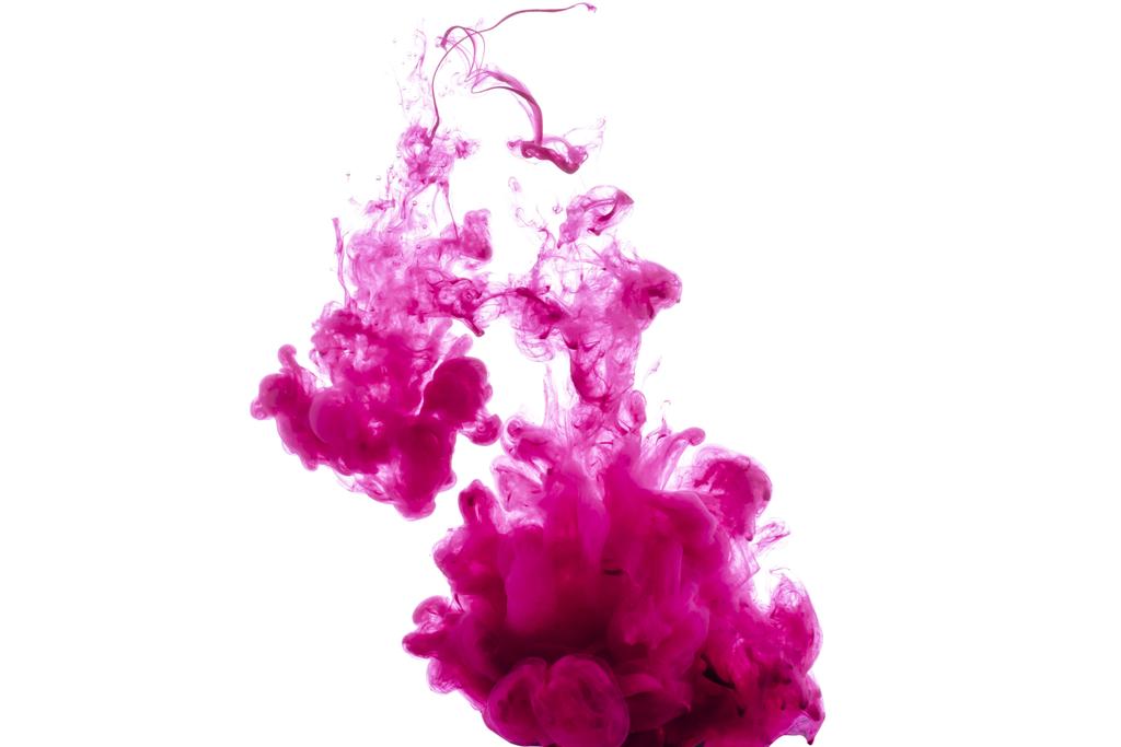 vue rapprochée des éclaboussures de peinture rose vif isolées sur blanc
 - Photo, image