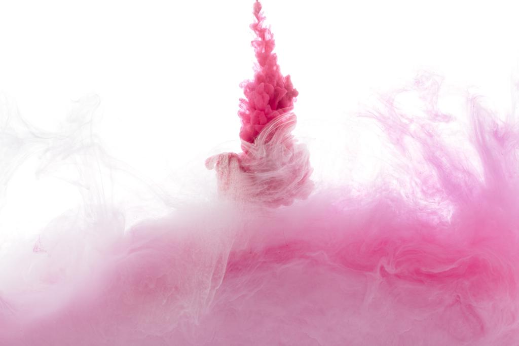 ピンクの塗料飛散を白で隔離のクローズ アップ ビュー - 写真・画像
