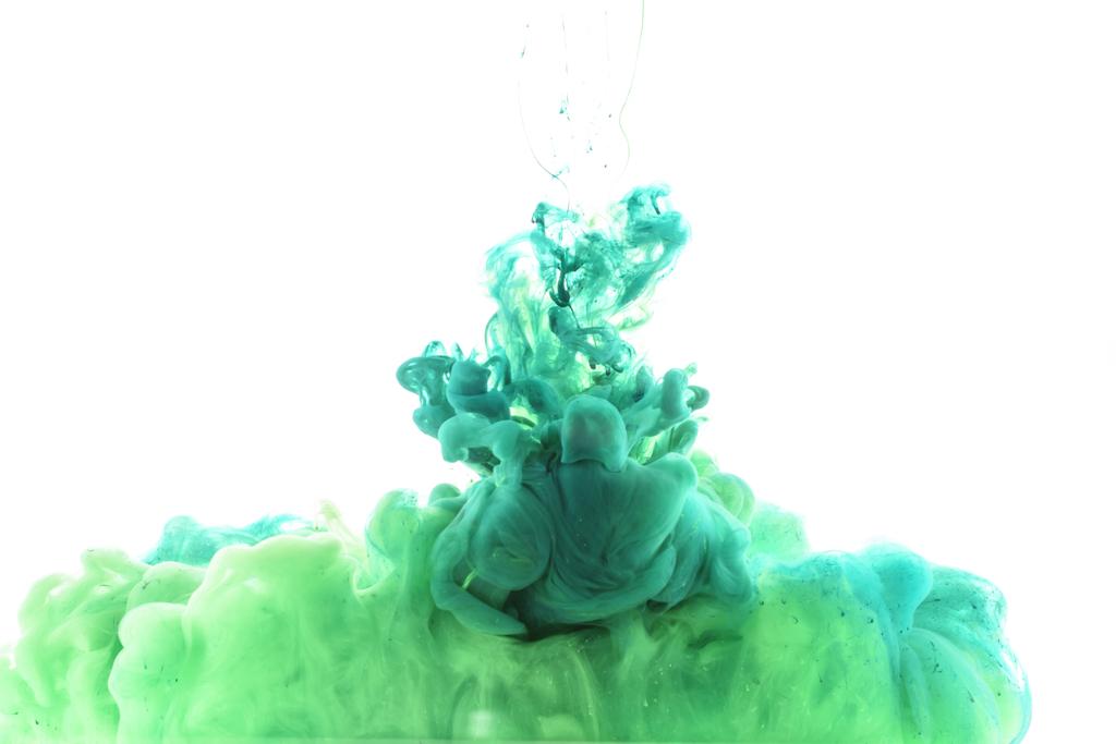 vista de perto da mistura de salpicos de tinta verde e azul isolados em branco
 - Foto, Imagem