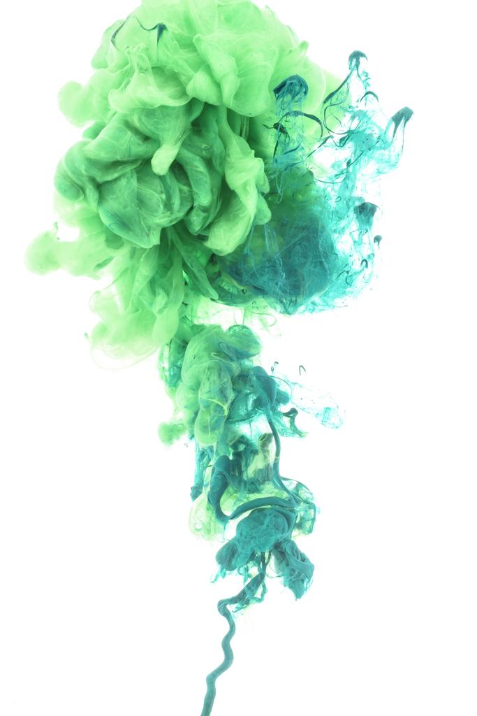 mieszanie farby zielone plamy na białym tle - Zdjęcie, obraz