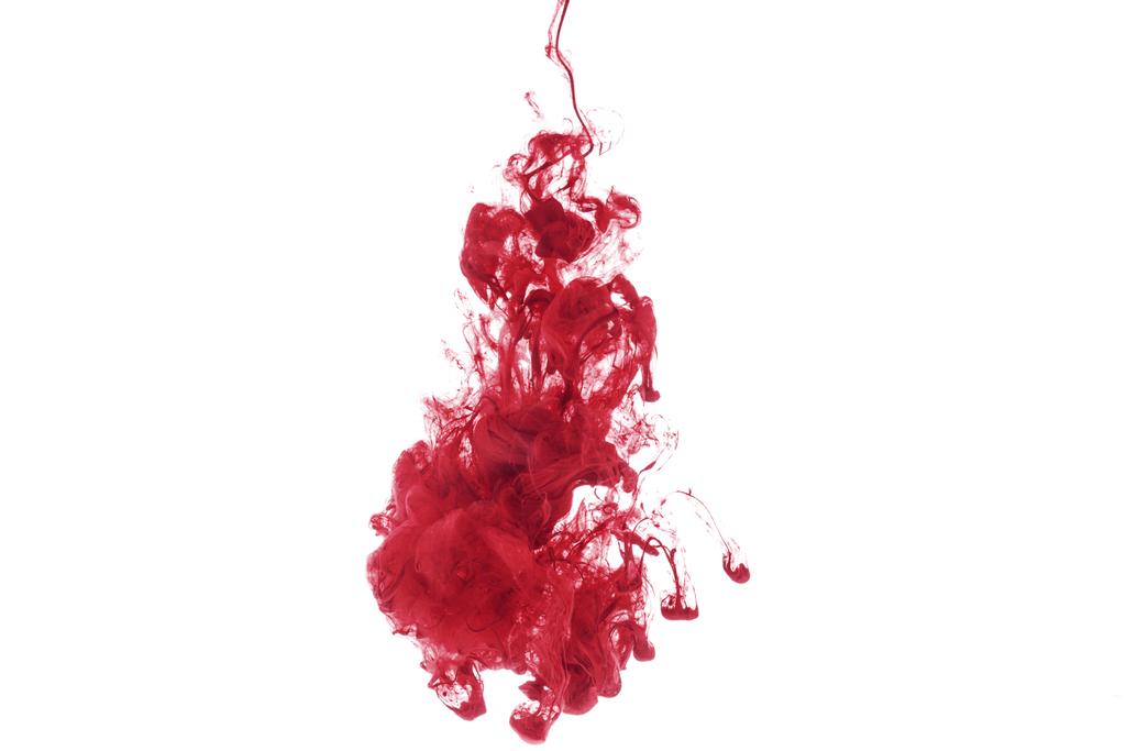 rode verf plons in water, geïsoleerd op wit met kopie ruimte - Foto, afbeelding