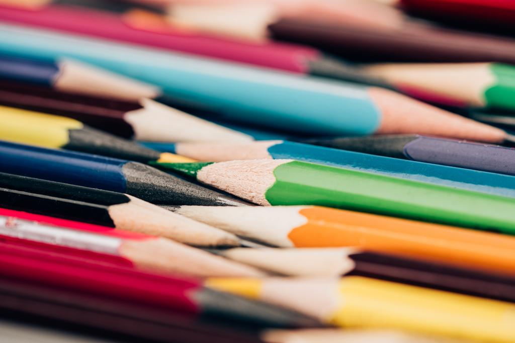Close-Up Nézd rendetlenség mint oktatási háttér színes ceruza - Fotó, kép