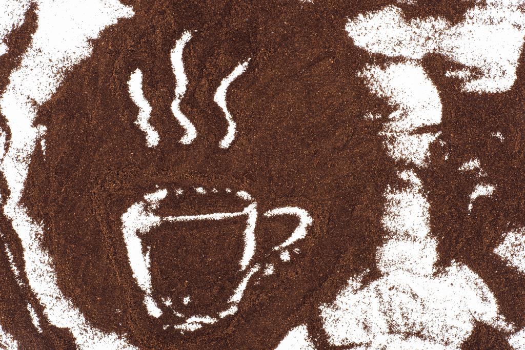 vista superior de la taza de café signo dibujado en el café en blanco
 - Foto, Imagen