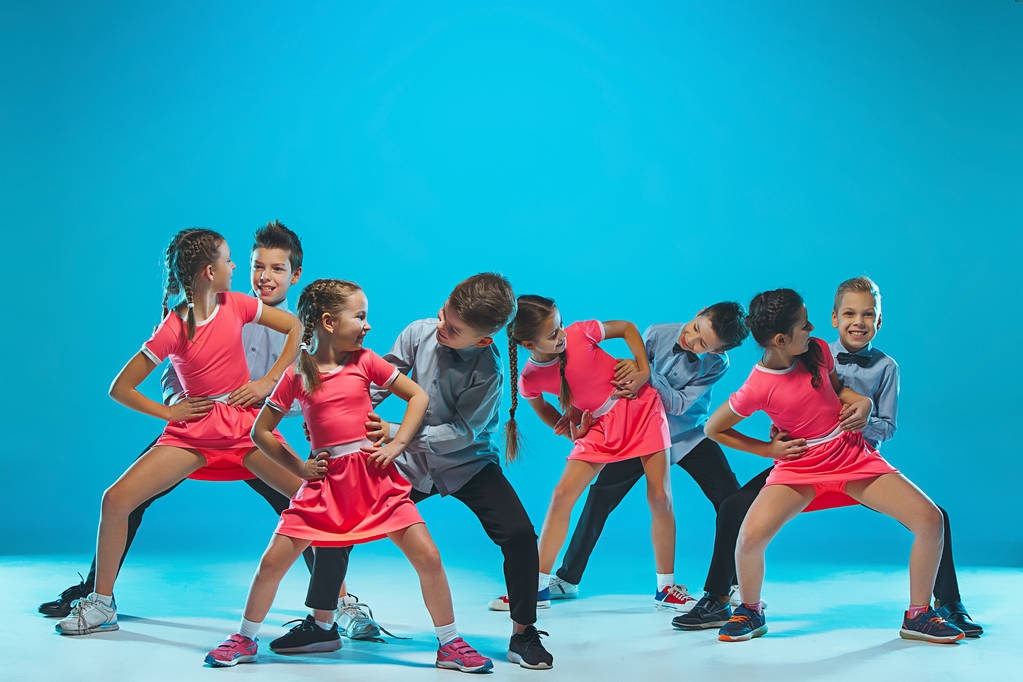 Los niños bailan escuela, ballet, hiphop, street, funky y bailarines modernos
 - Foto, Imagen