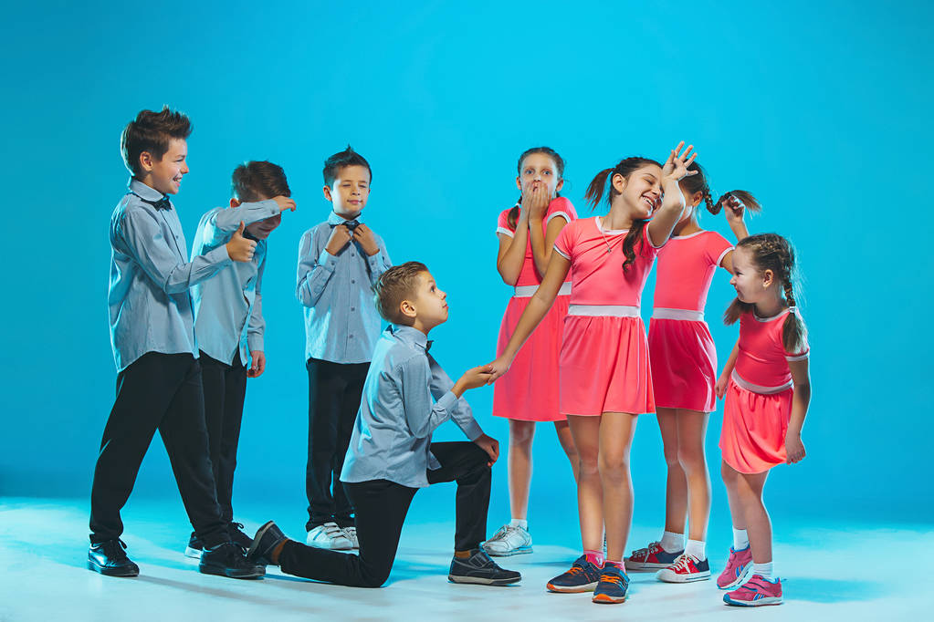 Los niños bailan escuela, ballet, hiphop, street, funky y bailarines modernos
 - Foto, Imagen