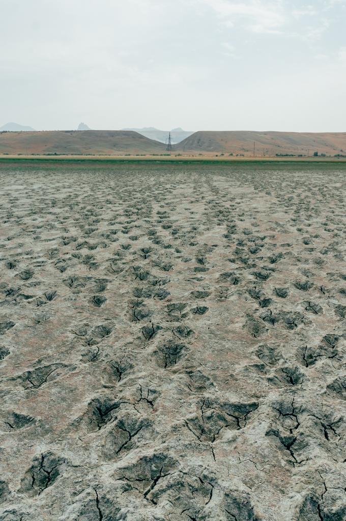 Terreno seco na área montanhosa da Crimeia, Ucrânia, maio de 2013
 - Foto, Imagem