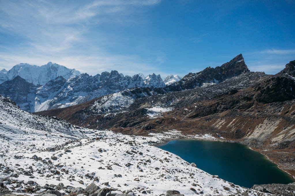 bela paisagem cênica com montanhas nevadas e lago, Nepal, Sagarmatha, novembro 2014
 - Foto, Imagem