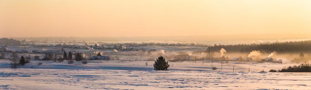 kaunis talvimaisema ja kylä maaseudulla auringonlaskun aikaan, Kazanin alue, Venäjä
 - Valokuva, kuva