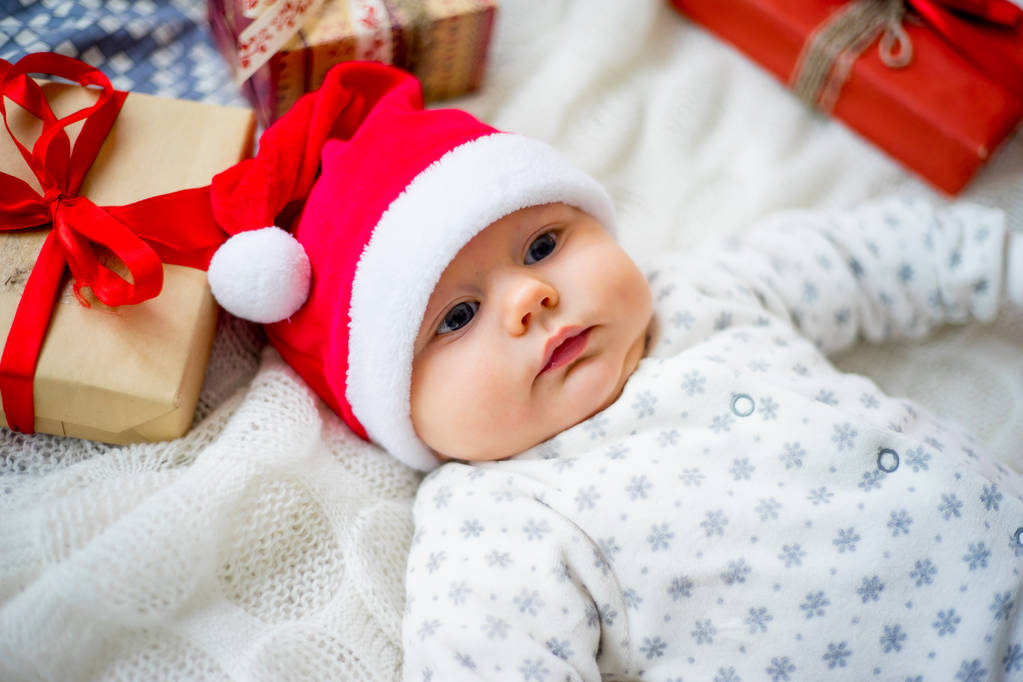baba karácsonyi kalapban - Fotó, kép