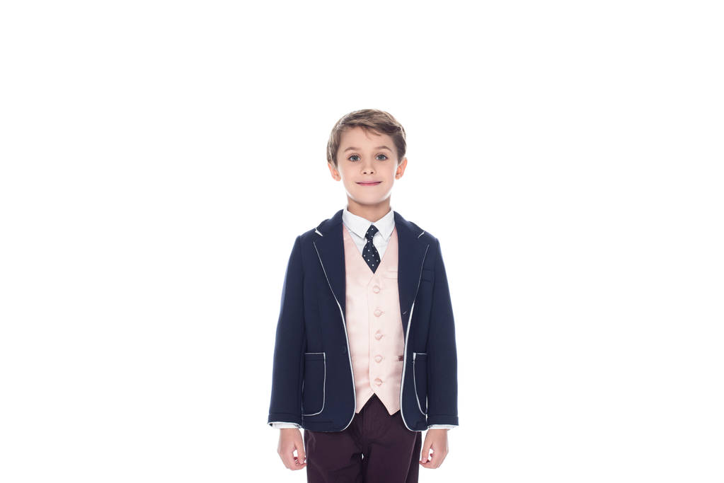 niño pequeño de pie en traje, aislado en blanco
 - Foto, Imagen