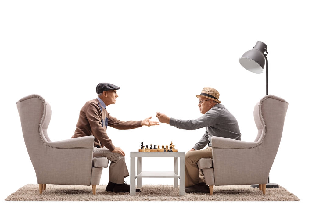 Seniors jouer un jeu d'échecs et argumenter
 - Photo, image
