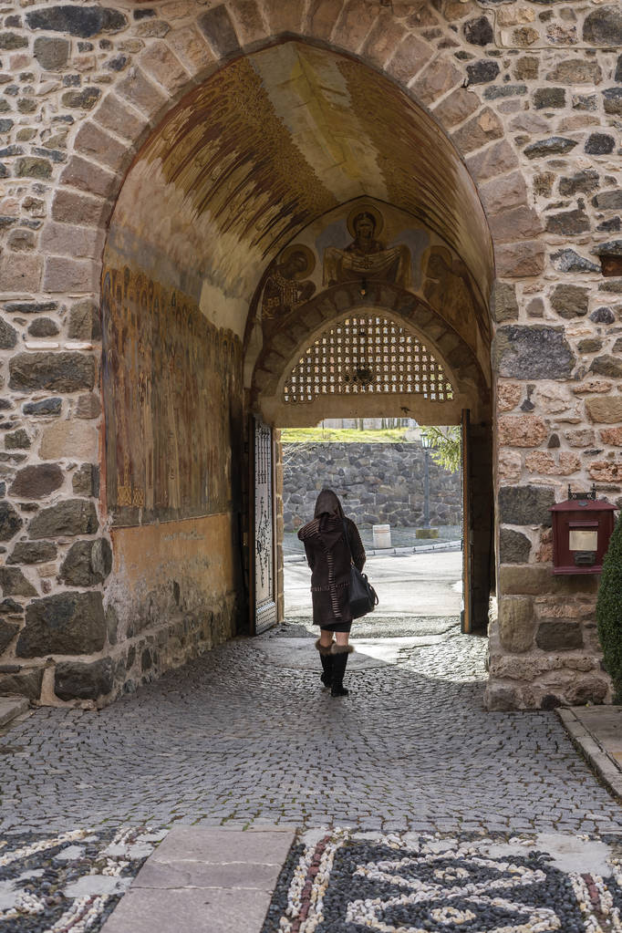 Woman under archway - Photo, Image