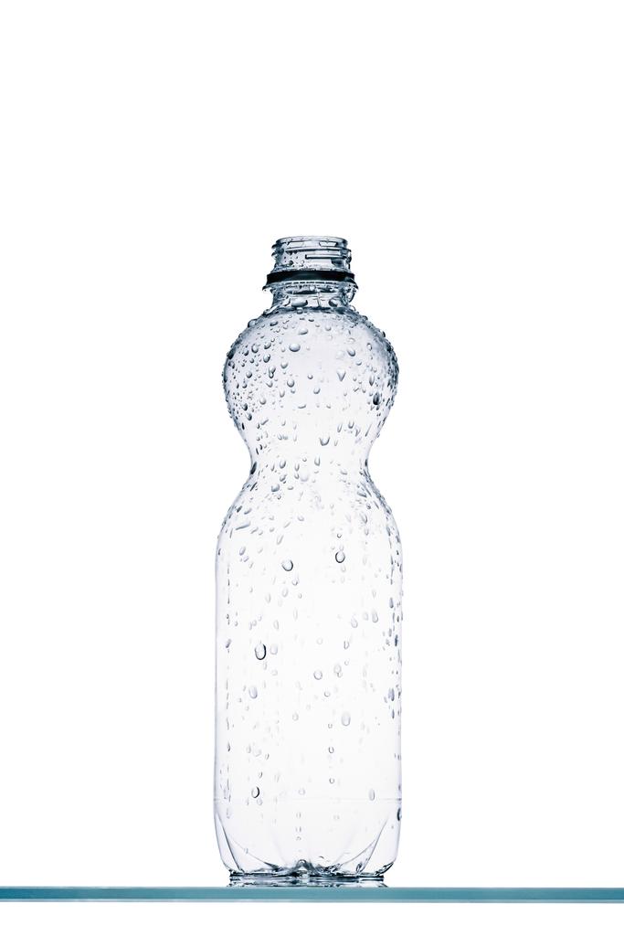 botle κενό υγρό πλαστικό νερό που απομονώνονται σε λευκό - Φωτογραφία, εικόνα