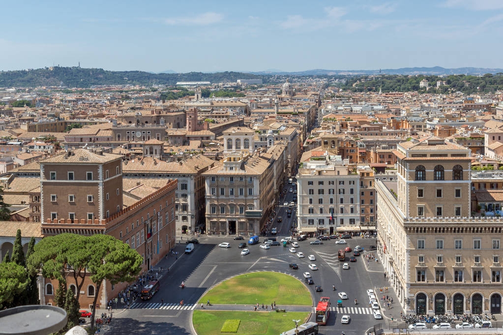 ROME, ITALY - JUNE 23, 2017: Amazing view of Piazza Venezia in city of Rome, Italy - Photo, Image