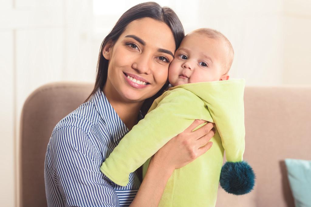 portrait of happy woman with infant baby at home - Photo, Image