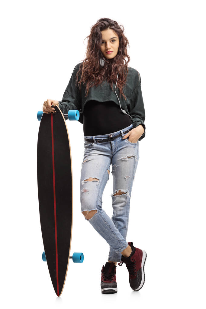 Teen κορίτσι με ένα longboard - Φωτογραφία, εικόνα