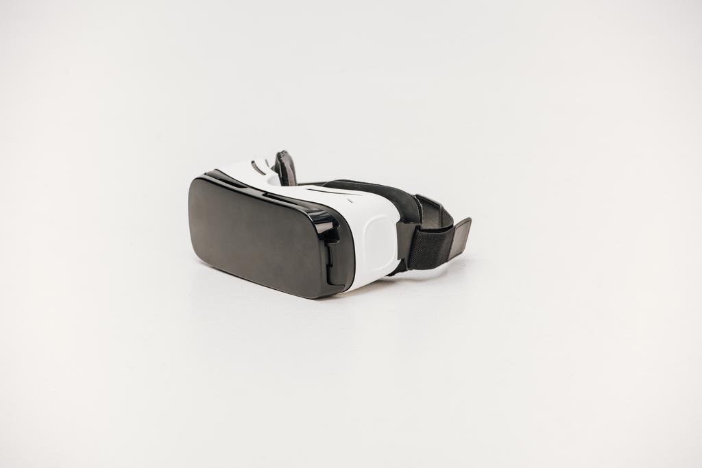 auriculares de realidad virtual aislados en blanco
 - Foto, imagen
