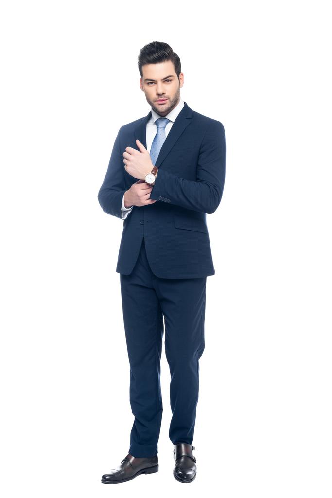 elegante zakenman poseren in pak, geïsoleerd op wit - Foto, afbeelding