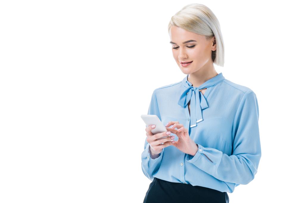 attraente donna d'affari elegante utilizzando smartphone, isolato su bianco
 - Foto, immagini