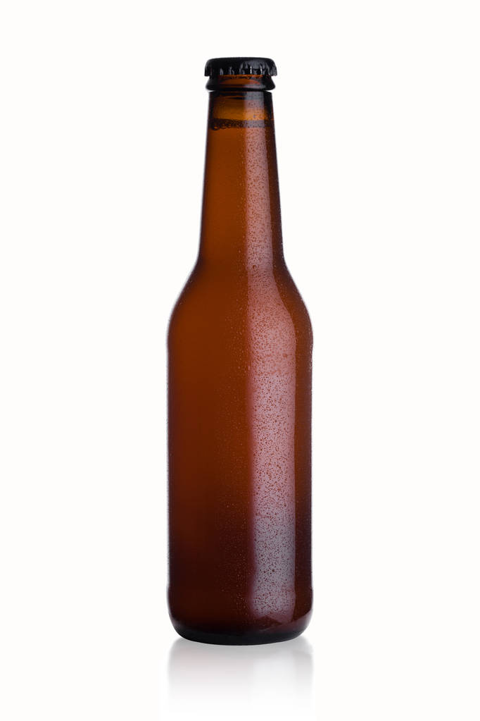 Hnědá skleněná láhev piva s černou čepici s rosou - Fotografie, Obrázek