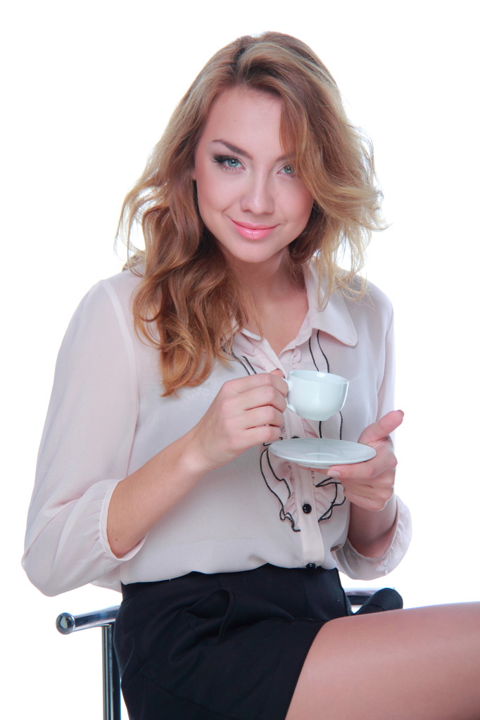 Donna che beve da una tazza di caffè
 - Foto, immagini