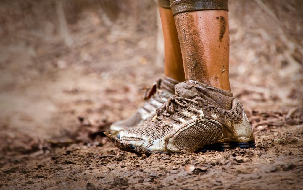 Die schlammigen Füße des Läufers - Foto, Bild