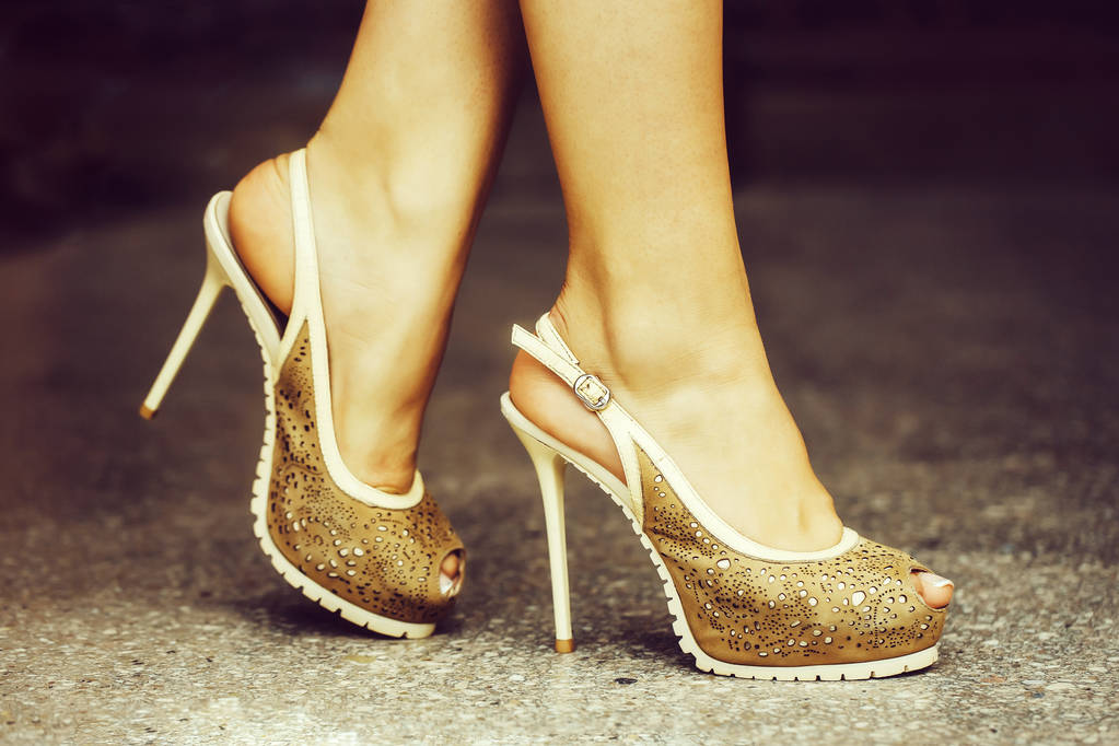 Zapatos femeninos beige
 - Foto, Imagen