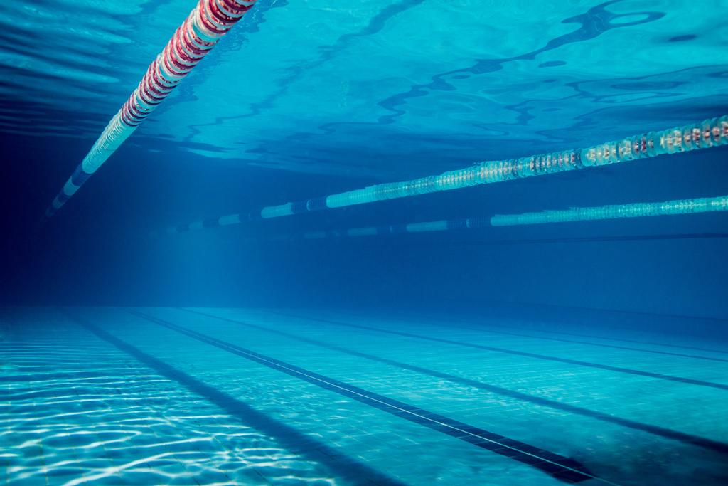imagem subaquática da piscina vazia
 - Foto, Imagem